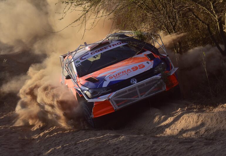 Agustín Alonso Zapag es el líder del CNR tras su victoria en el Transchaco Rally.