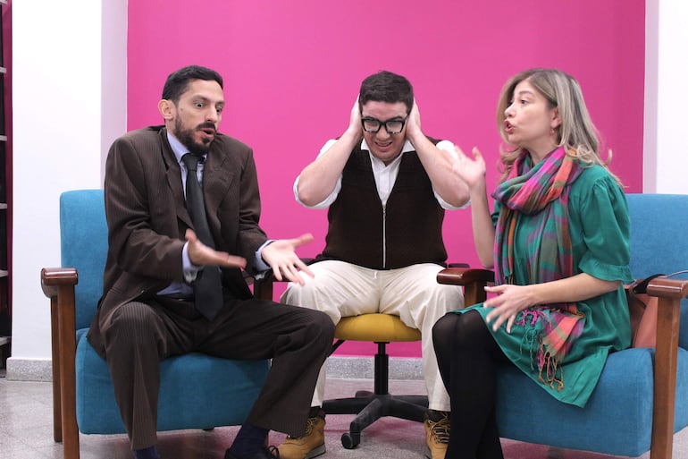 Ronald Maluf, Felipe Jara y María Liz Barrios protagonizan la obra "Terapia, el ejercicio fantástico" que se estrena hoy en Asunción.