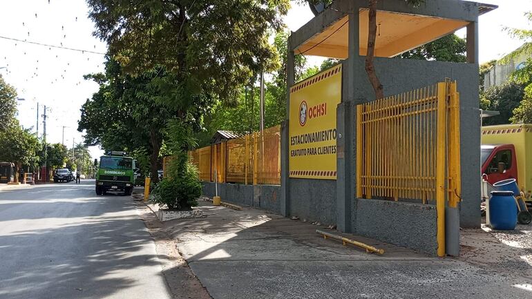 Una entrada a la fábrica de Ochsi en San Lorenzo.