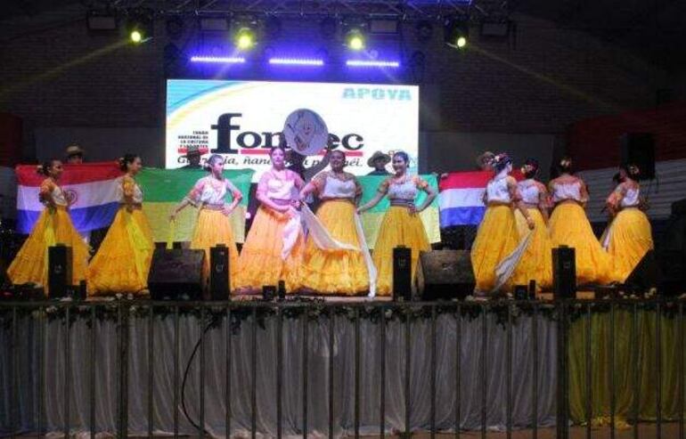 
La Escuela de Danzas de Choré fue una las atracciones del público presente 