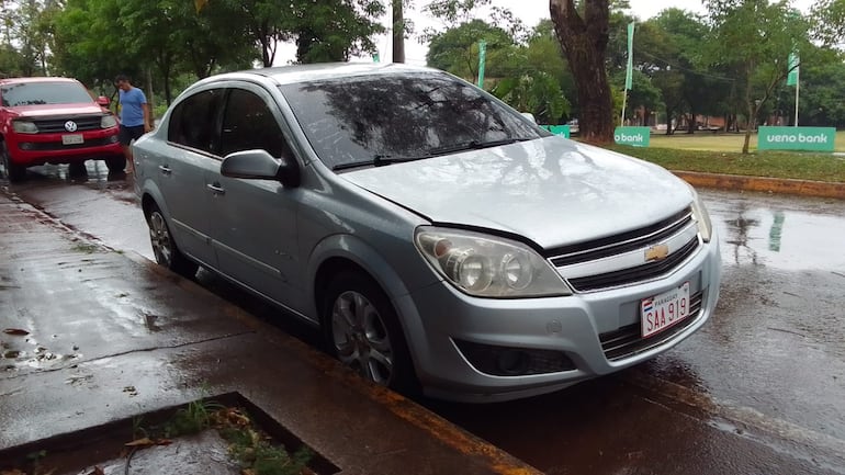 Auto incautado tras intento de asalto a empresario en Encarnación.