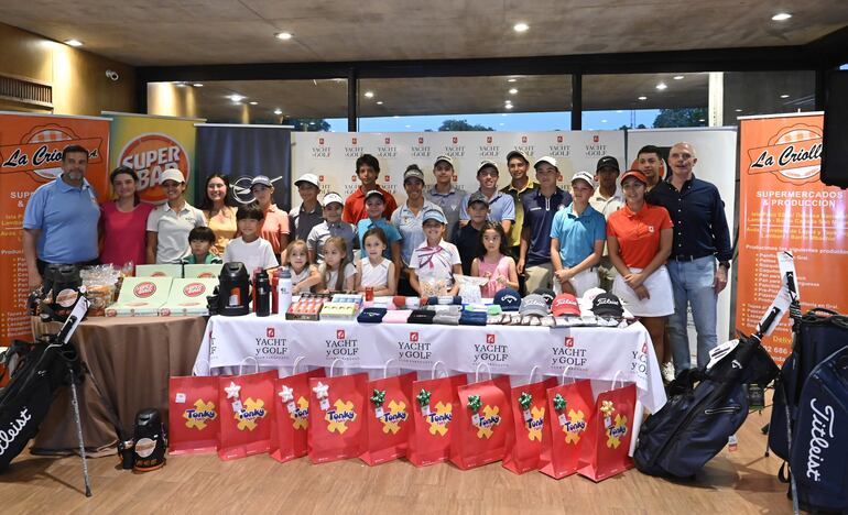 Conferencia de prensa para el lanzamiento del torneo del Yacht y Golf Club Paraguayo, en el Salón del Hoyo 19.