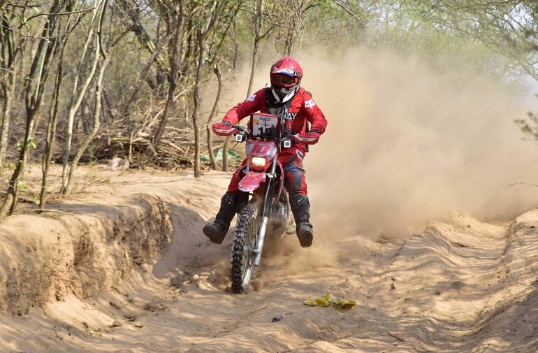 Ezequiel Samudio (Honda CRF), ganador de la categoría de las motos del Grupo N hasta 250 cc.