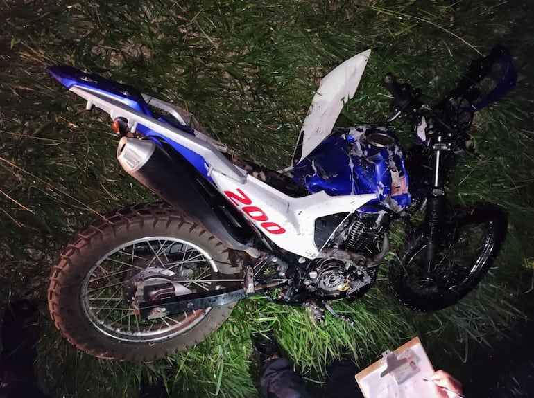 De esta manera quedo la motocicleta guiado por,  Arturo Ramón Gómez Oviedo (28), quien resulto victima fatal de este percance vehicular.