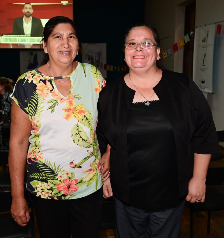 Hipólita Paredes de Simbrón y Leticia Cattebeke.