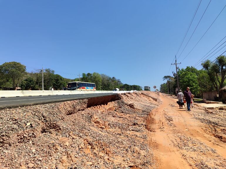 Caacupé: erosión del asfalto evidencian el pésimo estado de las calles.