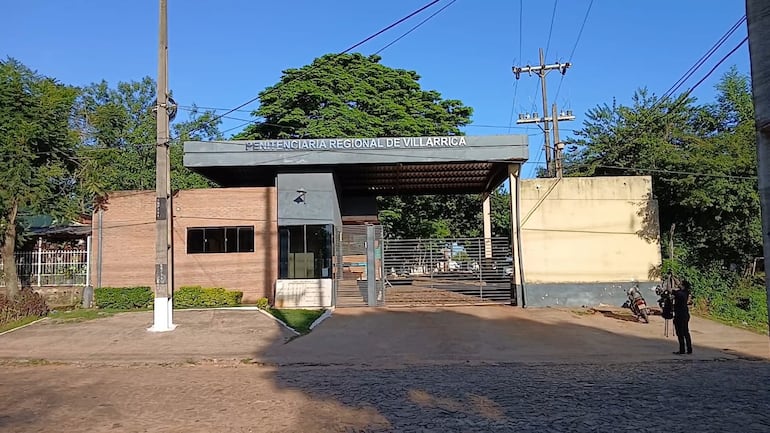 Fachada del penal de Villarrica.