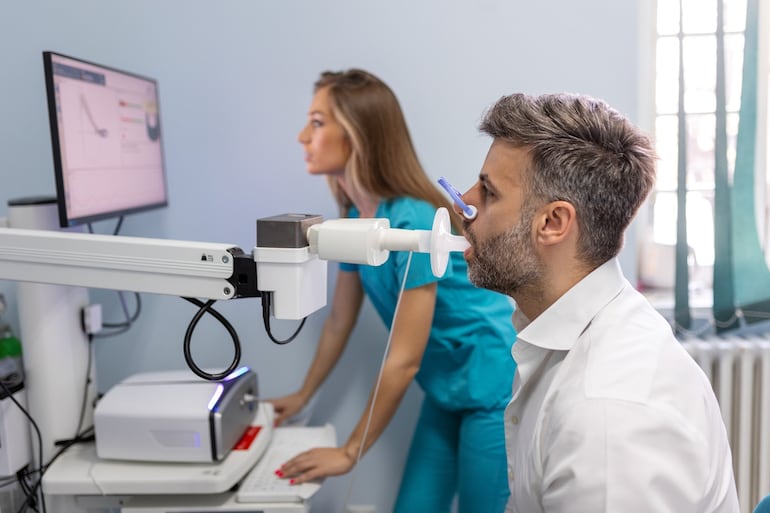 En el Hospital Central, solo se cuenta con un equipo de espirometría, ya que los otros tres están averiados.