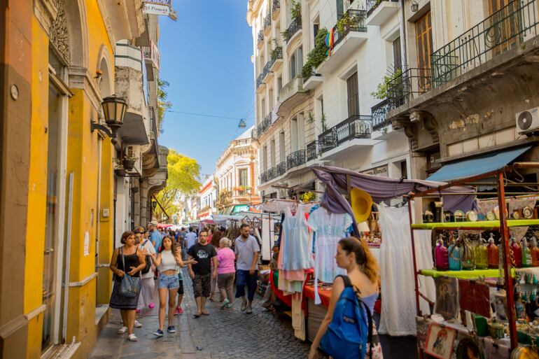 La gran Feria de San Telmo es uno de los atractivos más destacados por los turistas en Buenos Aires.