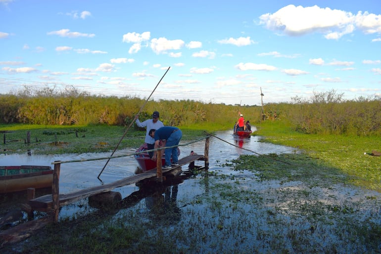 En Carapeguá ofrecen un atractivo turístico en Mocito Isla, se puede llegar al lugar en cachiveo o canoa.