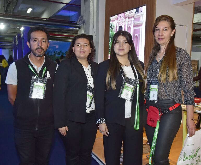 Ángel Soria, Paulina Iwasita, María Ramírez y Yenny Orlandi.