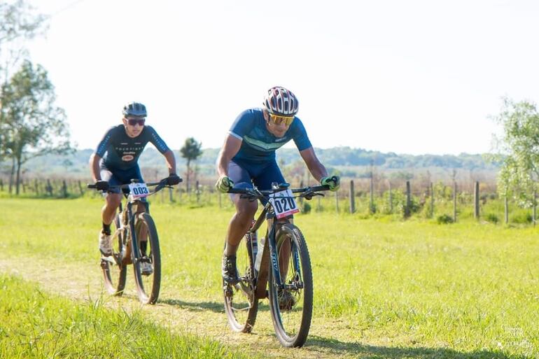 El paraguayo Mario Arnold (20 años) fue el campeón absoluto en el Trans Itapúa Bike - Marathon, de Carmen del Paraná.