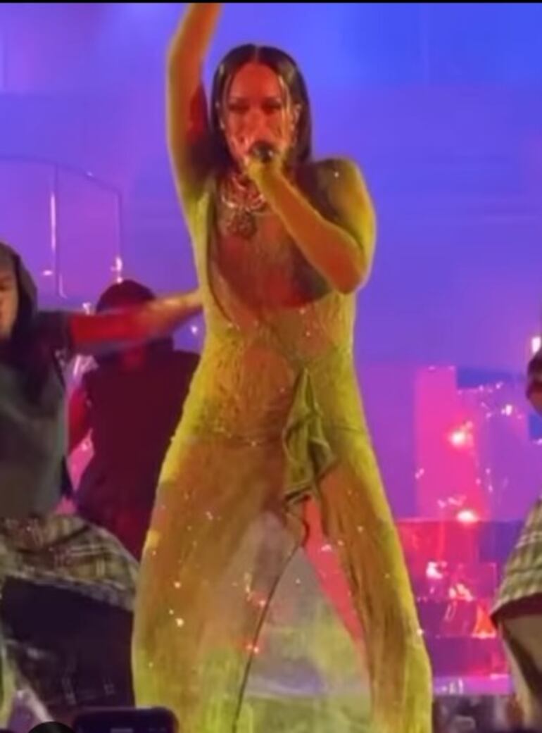 Captura de video atribuida a la presentación de la cantante Rihanna quien habría recibido USD 6.000.000 por presentarse en la fastuosa fiesta de los Ambani.