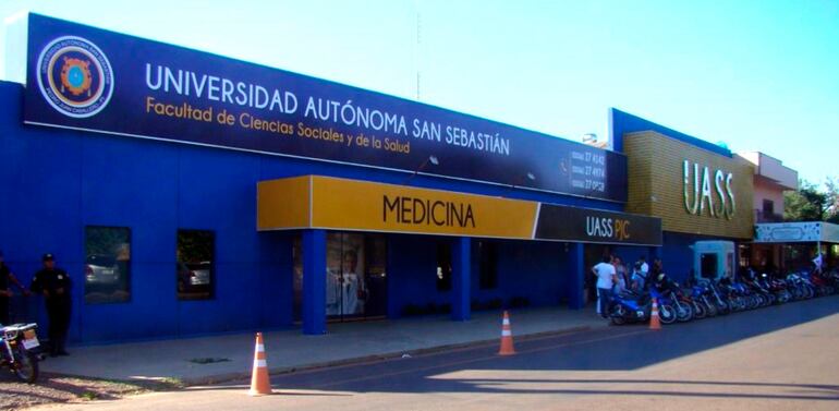 Sede de la Universidad Autónoma San Sebastián en Pedro Juan Caballero, donde también se ofrece la carrera médica.