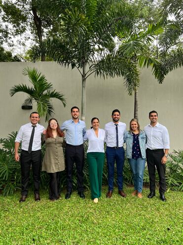 Reunión ayer de siete virtuales miembros de la multibancada. De Izq. a der.: Walter Candia (Yo Creo), Alexandra Zena (Cruzada Nacional), Rubén Rubín (AEN), Johanna Ortega (Alianza x Asunción), Raúl Benítez (Alianza Encuentro Nacional), Rocío Vallejo (PPQ) y Guillermo Rodríguez (Yo Creo).