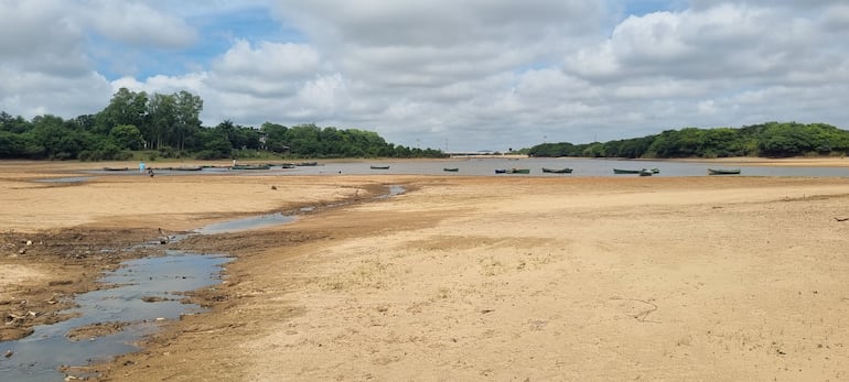 Sigue empeorando la situación del río Tebicuary, en la zona de Villa Florida en el departamento de Misiones.