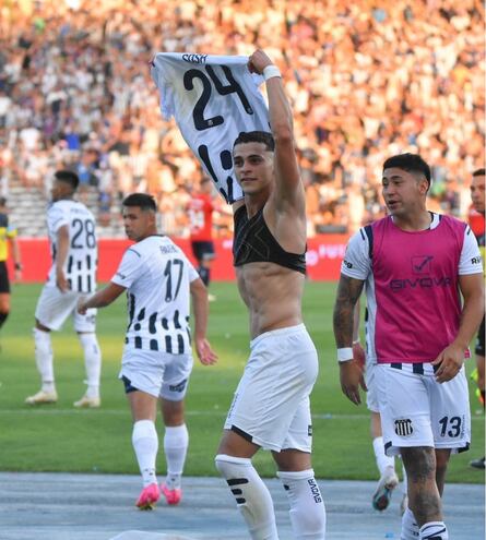 Ramón Sosa, festejando su gol con Talleres ante Independiente.