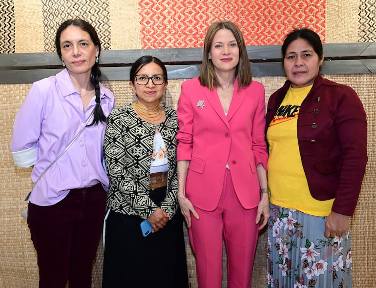 Claudia Casarino, Verónica Guajan, Estefanía Laterza y Teresa Jakuwachugi. 