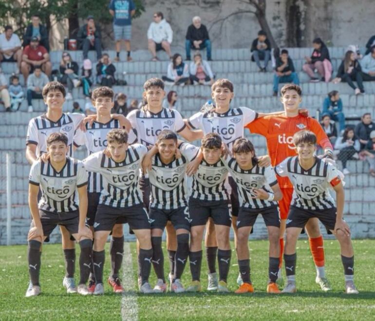 Plantel Sub 15 de Libertad, a una victoria del título