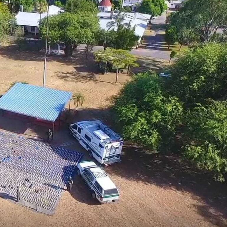 La cargta de marihuana y el camión incautados en Clorinda. (Foto gentileza, Ministerio de Seguridad de Argentina).