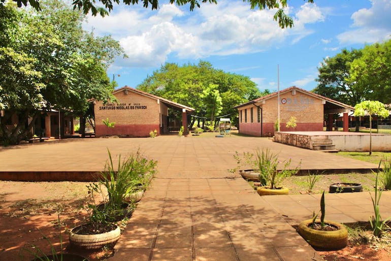 Los estudiantes de la escuela Nicolás Bo Parodi están en la institución de 7:00 a 15:00. Allí reciben el almuerzo y tienen actividades en turnos opuestos.