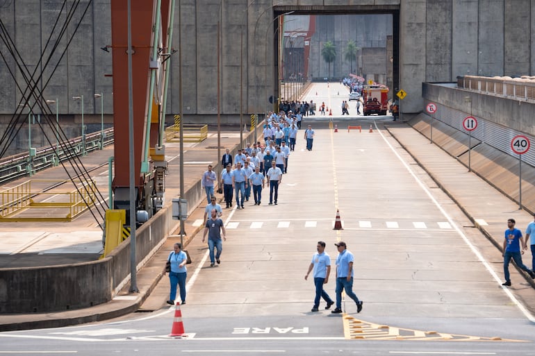 Evacuación pacífica en la planta.