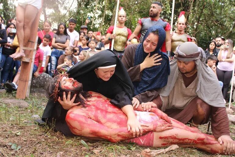 Vuelve el tradicional “Vía Crucis Viviente” en Atyrá