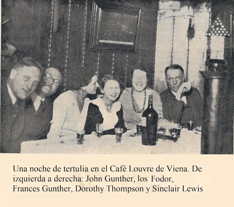 El Café Louvre en 1932: una noche de tertulia con los Fodor, los Gunther, Dorothy Thompson y Sinclair Lewis (foto del libro de M. Fodor "South of Hitler", Boston, Houghton Mifflin Company. 1939).