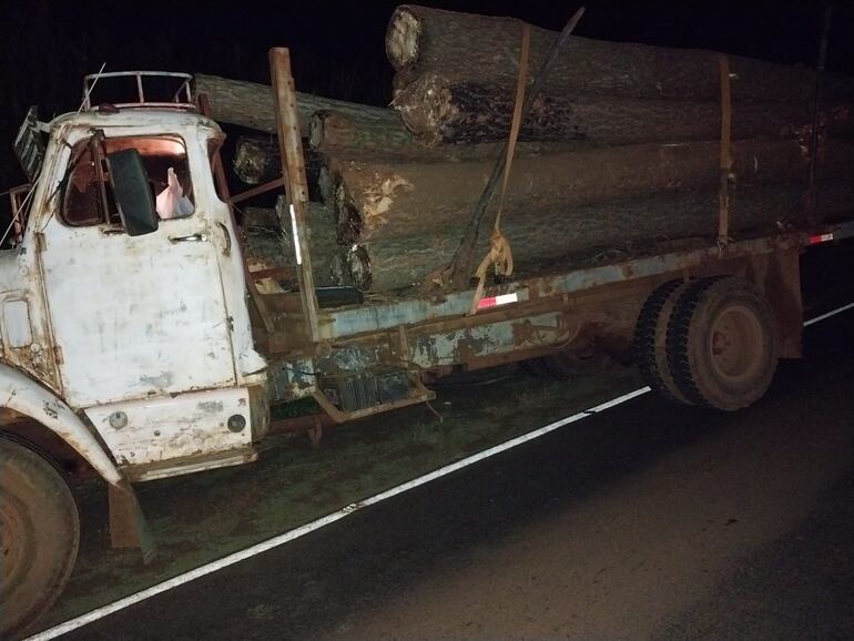 Aparatoso accidente involucra a camiones de gran porte en Fram.