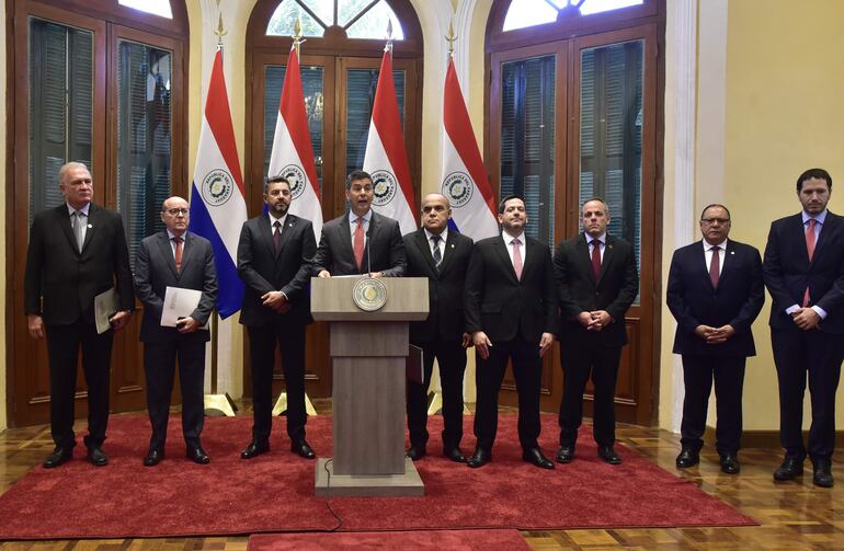 Cumbre de poderes en el Palacio de López. 

