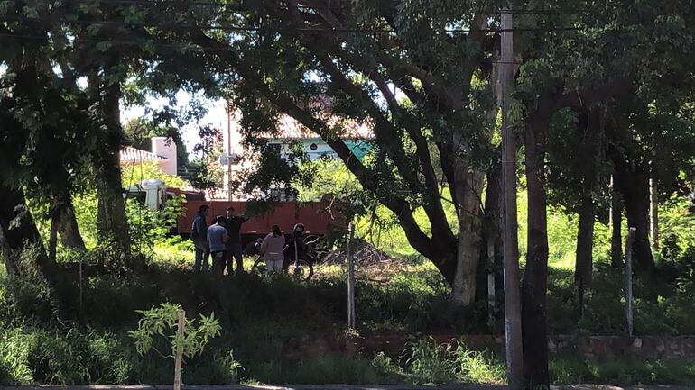 Los vecinos recordaron que el denominado Bosque San Vicente es el último pulmón ecológico de la zona.