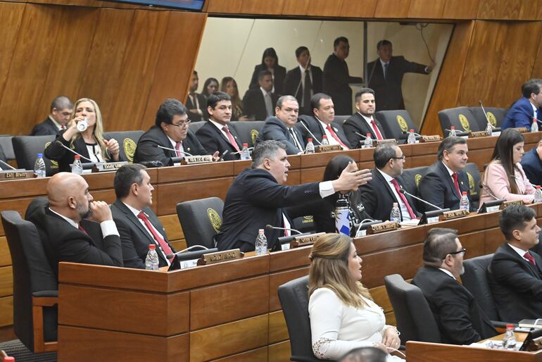 La Cámara de Diputados analizará dos proyectos de ley relacionados a posible favorecimiento a corruptos y criminales.