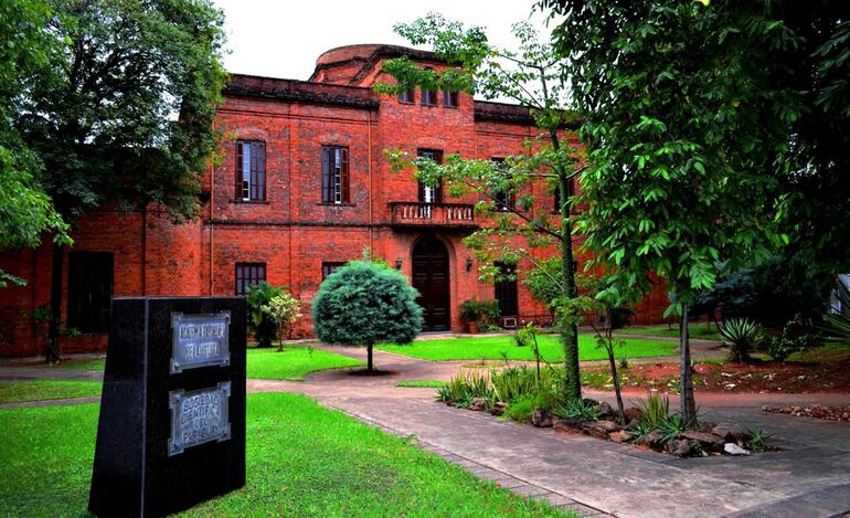 La Academia Paraguaya de la Historia.