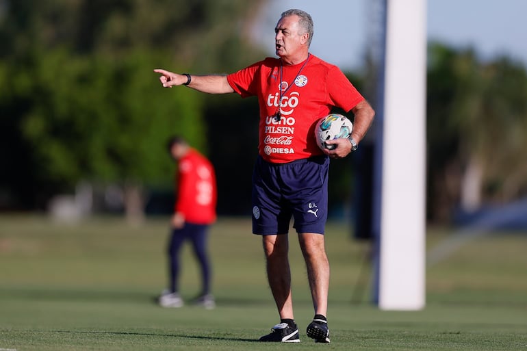 El argentino Gustavo Alfaro, entrenador de la selección de Paraguay.