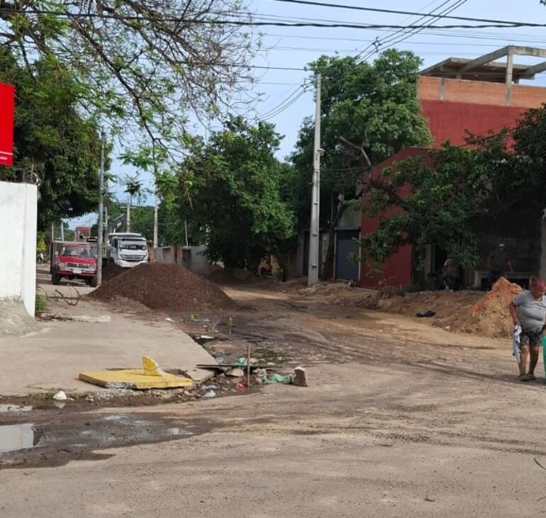 Vecinos del barrio Virgen de Fátima denuncian que serán encerrados por las obras del lote 2 del desagüe pluvial de Molas López.