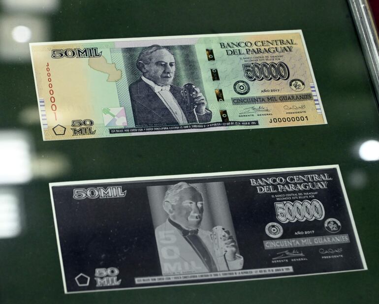 Con el crecimiento de las transacciones, aparecen los primeros billetes de G. 50.000 en 1990, Pasó por un proceso de rediseño en el 2011.