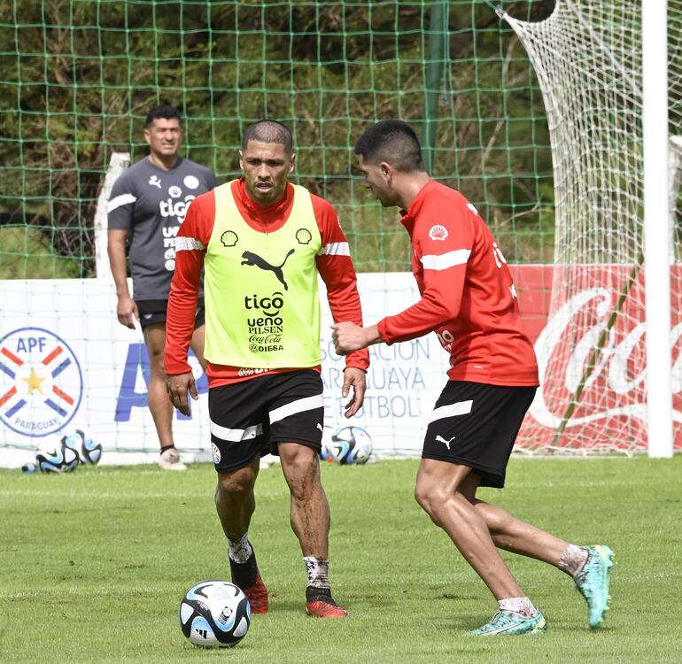 Richartd Ortiz y Mateo Gamarra, durante los trabajos con la selección nacional.