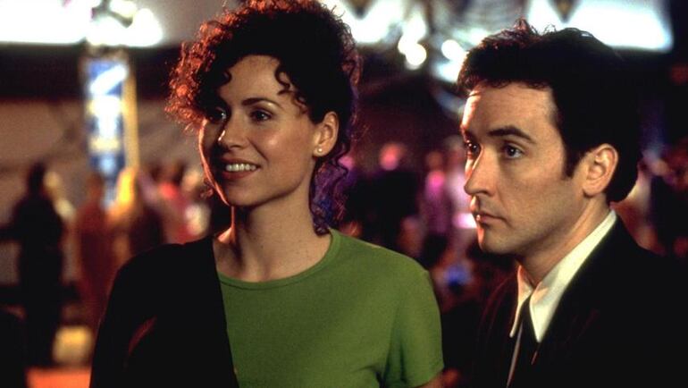 John Cusack y Minnie Driver en el filme "Un asesino algo especial".