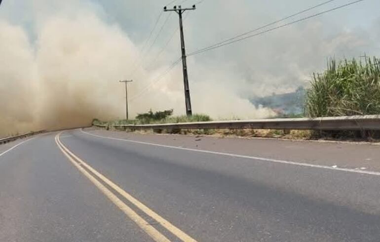 El humo se extendió a lo largo de varios puntos de la ruta.