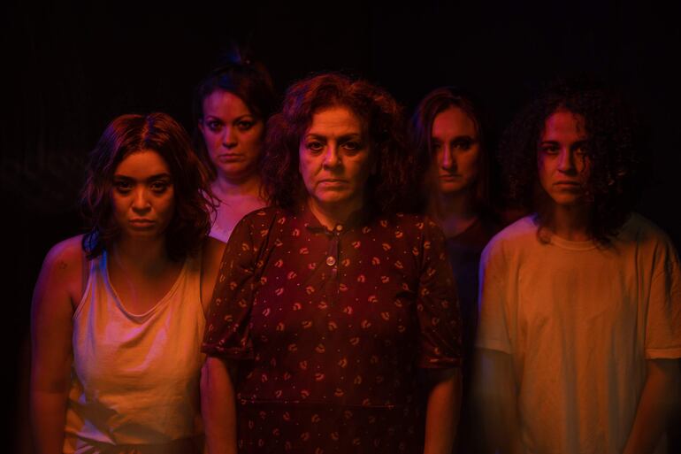 Las mujeres del elenco de Torres-Cué.