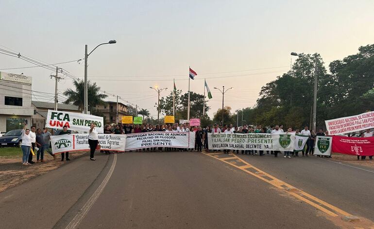 Universitarios de San Pedro de Ycuamandyyú se unen y se movilizan en apoyo a sus pares, exigen al gobierno aumento del presupuesto