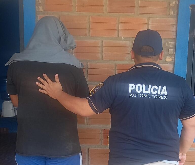 Durante la recuperación de un vehículo denunciado como robado este hombre fue aprehendido.