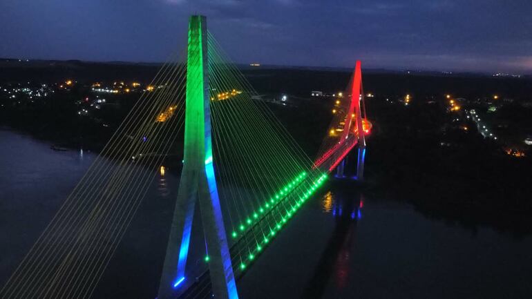 El Puente de la Integración conecta Presidente Franco con Foz de Iguazú (Brasil).