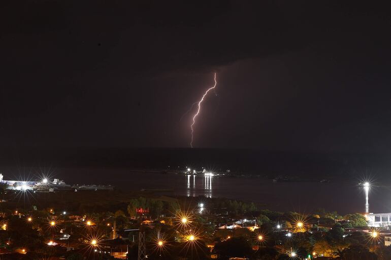 Imagen ilustrativa: una tormenta eléctrica sobre territorio nacional.