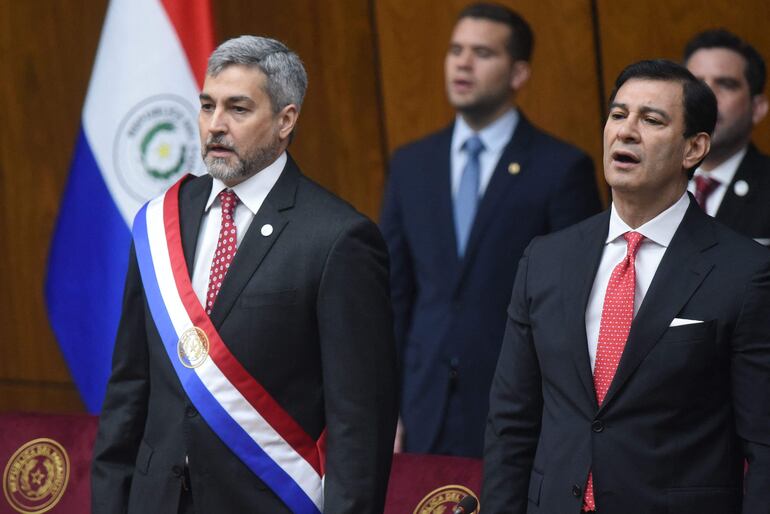 Fotografía de archivo: el expresidente de la República, Mario Abdo Benítez, junto al presidente del Congreso Nacional, Silvio "Beto" Ovelar. 