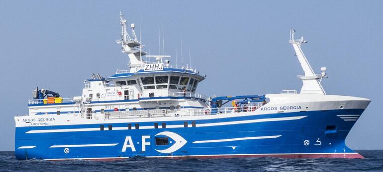 Vista del pesquero Argos Georgia, en el que iban 27 personas a bordo, entre ellos tripulantes gallegos, que se ha hundido de madrugada en las Islas Malvinas.