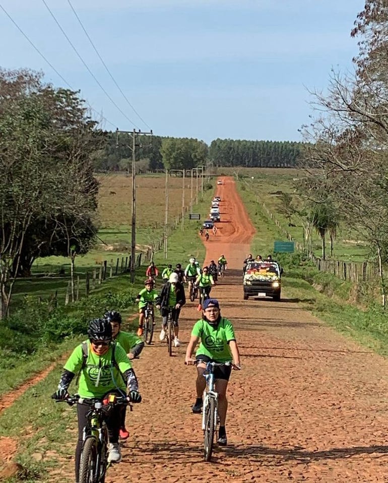 Cada año numerosos visitantes participan del Bicitour Vapor Cuè.