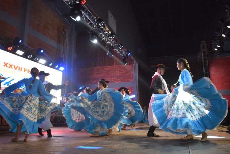 Bailarinas y bailarines de los diferentes grupos de Ballet fueron algunos de los atractivos del evento artísticos