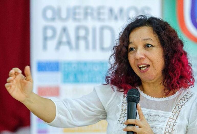 La activista feminista, responsable del movimiento político Kuña Pyrenda, Lilian Soto, considera que el factor principal que da camino a la violencia de género es la cultura machista.