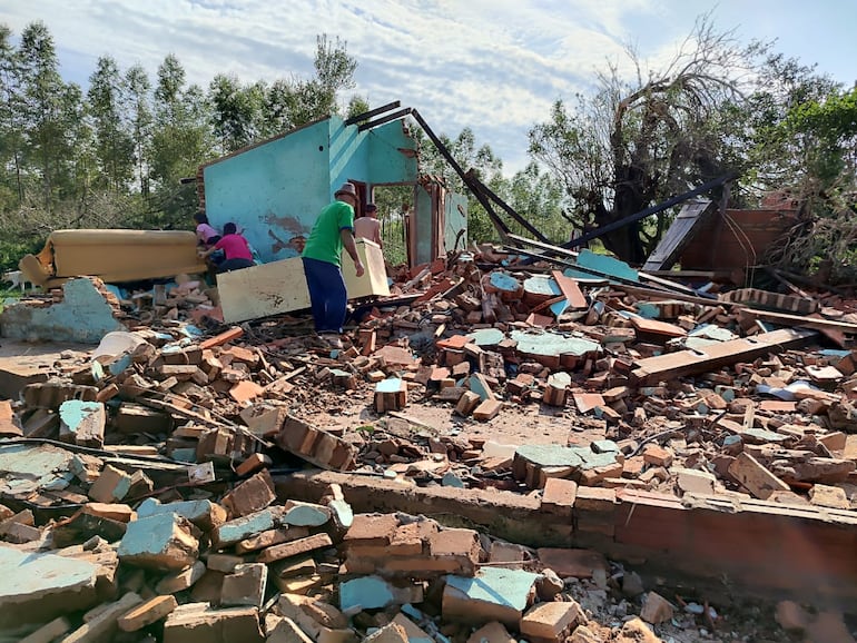 Mbokajaty del Yhaguy: humildes familias que perdieron todo tras el fuerte temporal claman por ayuda